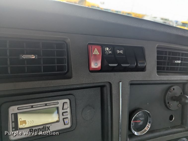 image for item MY9444 2019 Kenworth T680  semi truck