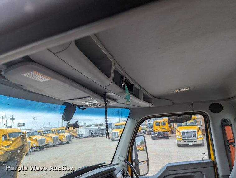 image for item MY9444 2019 Kenworth T680  semi truck