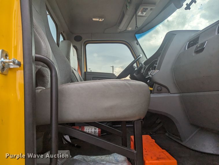 image for item MY9444 2019 Kenworth T680  semi truck