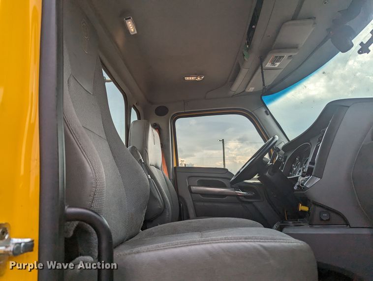 image for item MY9444 2019 Kenworth T680  semi truck