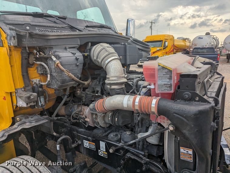 image for item MY9444 2019 Kenworth T680  semi truck