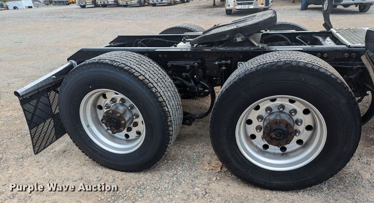 image for item MY9444 2019 Kenworth T680  semi truck