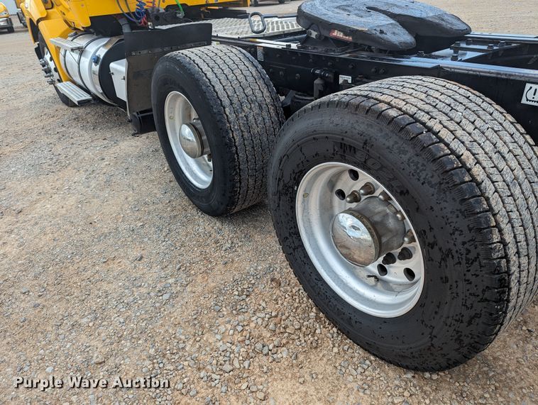 image for item MY9444 2019 Kenworth T680  semi truck