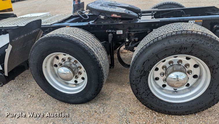 image for item MY9444 2019 Kenworth T680  semi truck