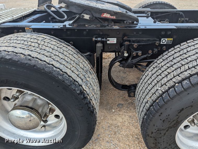 image for item MY9444 2019 Kenworth T680  semi truck