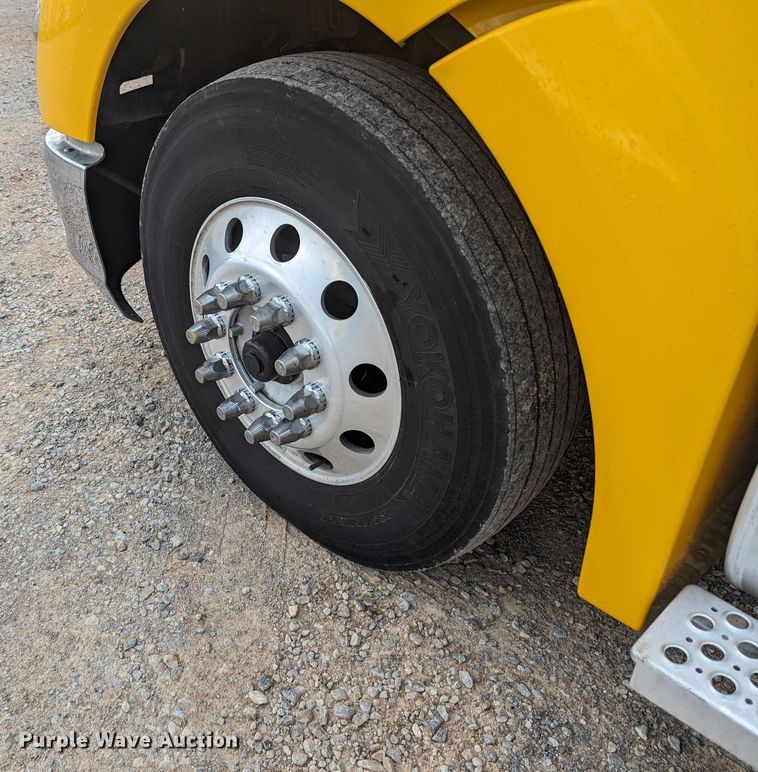 image for item MY9444 2019 Kenworth T680  semi truck