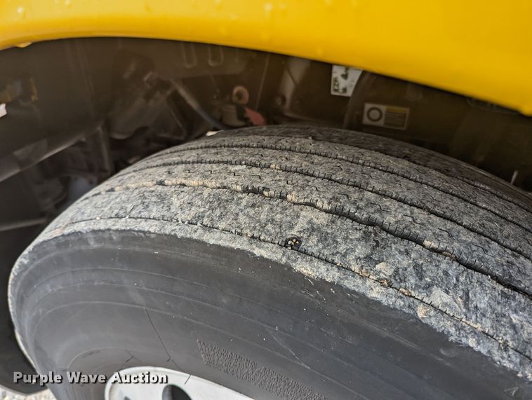 image for item MY9444 2019 Kenworth T680  semi truck