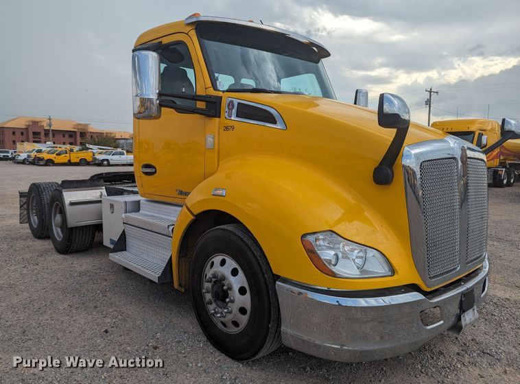 image for item MY9445 2020 Kenworth T680  semi truck