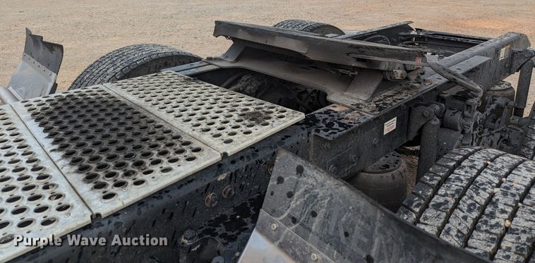 image for item MY9445 2020 Kenworth T680  semi truck