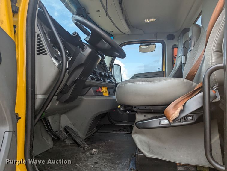 image for item MY9445 2020 Kenworth T680  semi truck