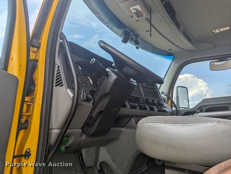 image for item MY9445 2020 Kenworth T680  semi truck