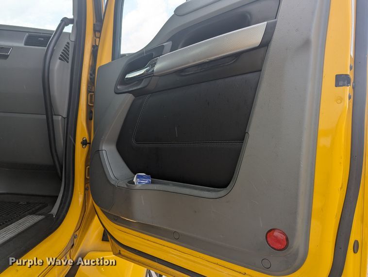 image for item MY9445 2020 Kenworth T680  semi truck