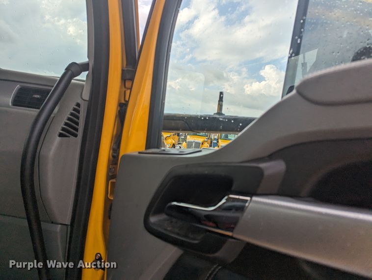 image for item MY9445 2020 Kenworth T680  semi truck