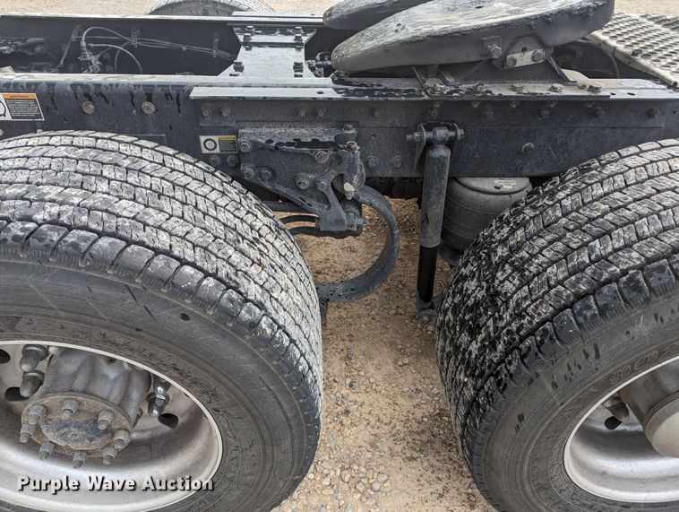 image for item MY9445 2020 Kenworth T680  semi truck