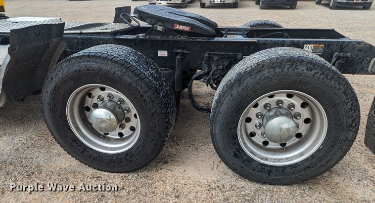 image for item MY9445 2020 Kenworth T680  semi truck