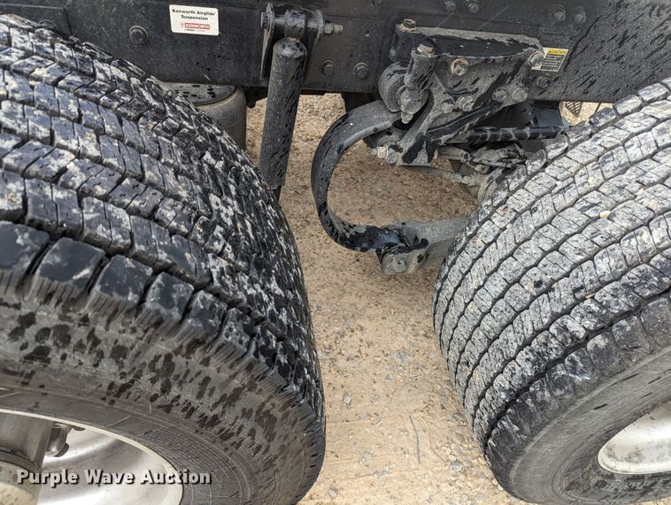 image for item MY9445 2020 Kenworth T680  semi truck