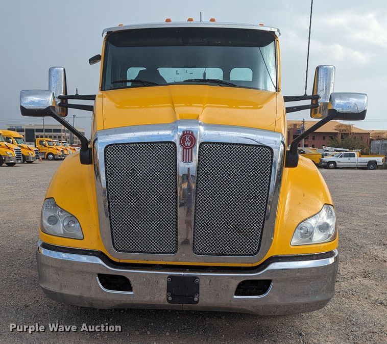 image for item MY9446 2019 Kenworth T680  semi truck