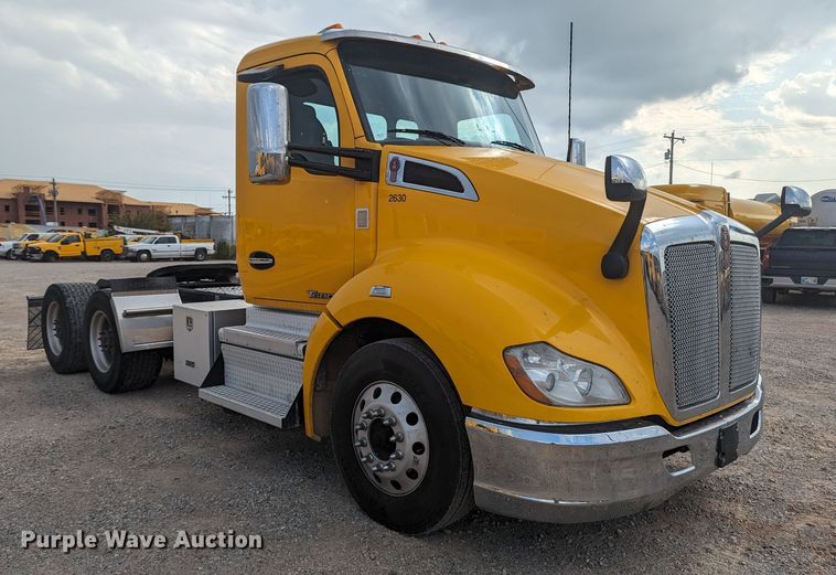 image for item MY9446 2019 Kenworth T680  semi truck