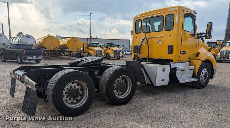 image for item MY9446 2019 Kenworth T680  semi truck