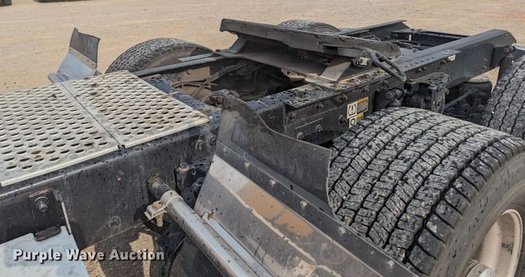 image for item MY9446 2019 Kenworth T680  semi truck