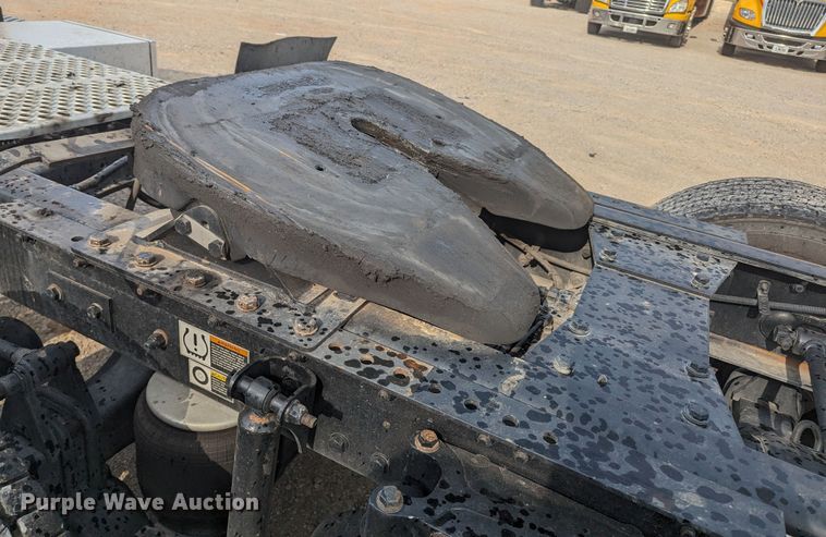 image for item MY9446 2019 Kenworth T680  semi truck