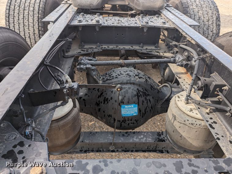 image for item MY9446 2019 Kenworth T680  semi truck