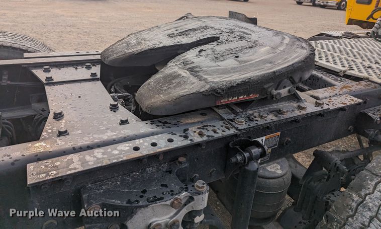 image for item MY9446 2019 Kenworth T680  semi truck