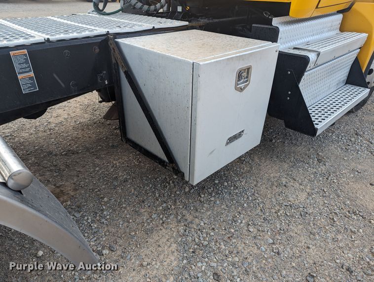 image for item MY9446 2019 Kenworth T680  semi truck