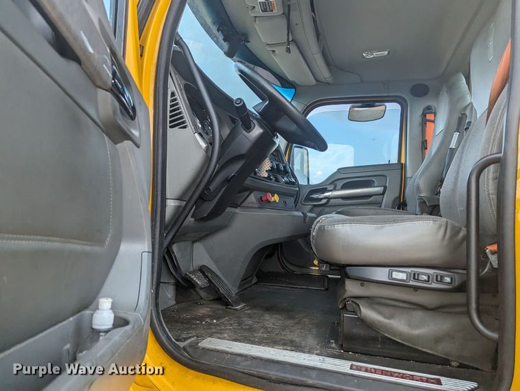 image for item MY9446 2019 Kenworth T680  semi truck