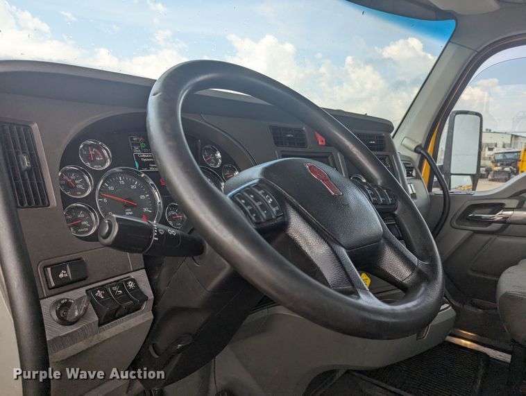 image for item MY9446 2019 Kenworth T680  semi truck