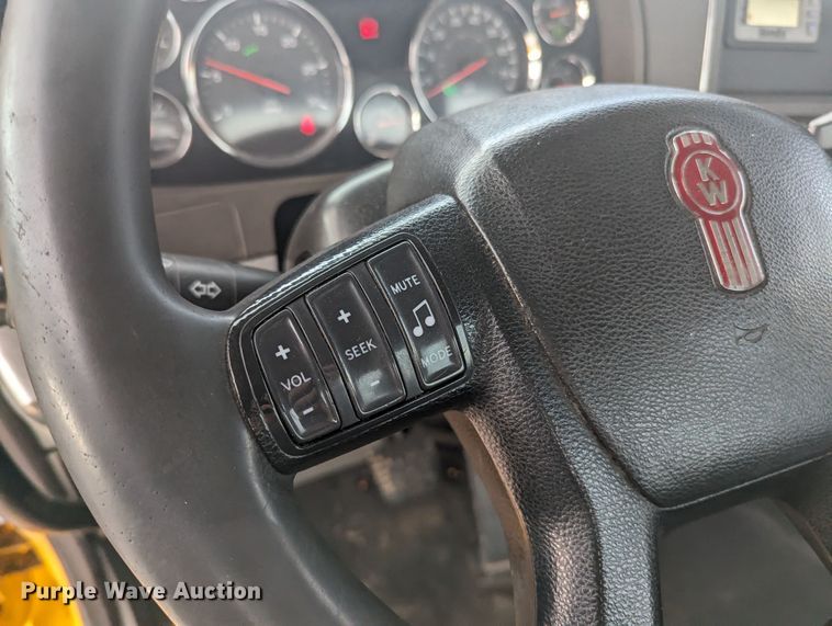 image for item MY9446 2019 Kenworth T680  semi truck