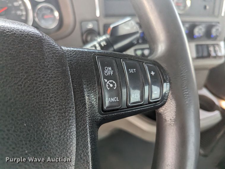 image for item MY9446 2019 Kenworth T680  semi truck