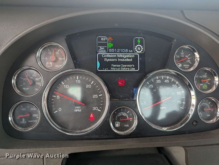 image for item MY9446 2019 Kenworth T680  semi truck