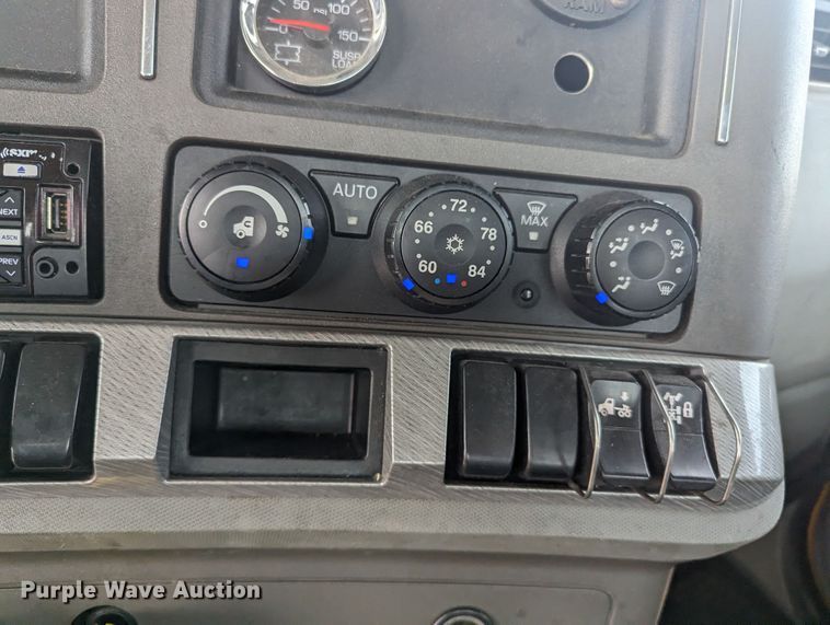 image for item MY9446 2019 Kenworth T680  semi truck