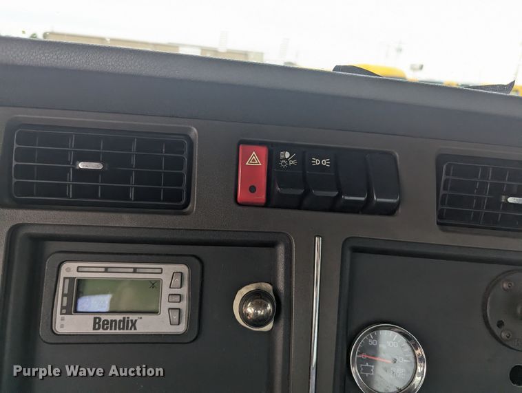 image for item MY9446 2019 Kenworth T680  semi truck