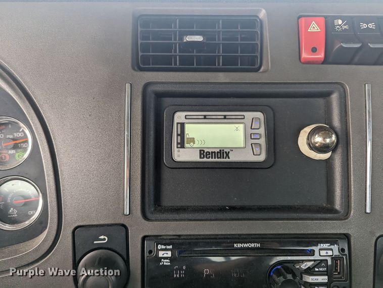 image for item MY9446 2019 Kenworth T680  semi truck