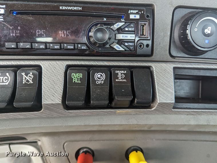 image for item MY9446 2019 Kenworth T680  semi truck