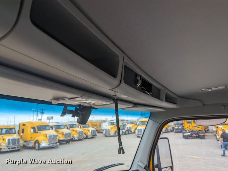 image for item MY9446 2019 Kenworth T680  semi truck