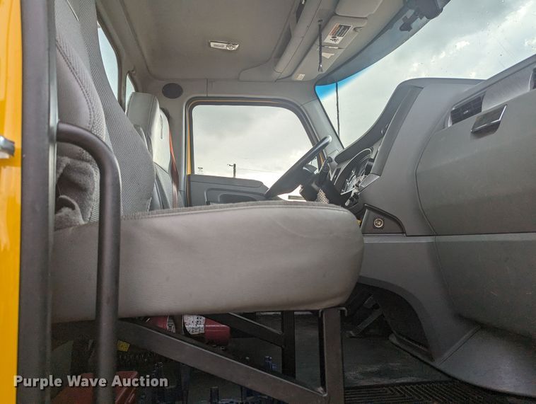 image for item MY9446 2019 Kenworth T680  semi truck