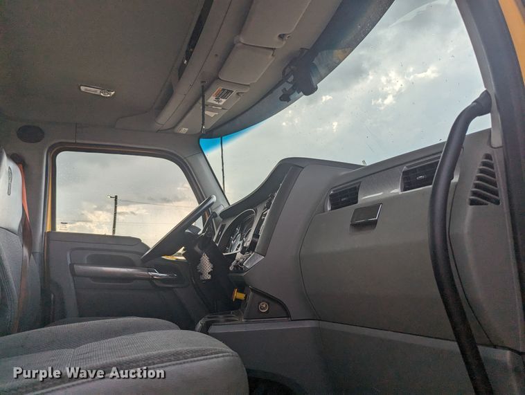 image for item MY9446 2019 Kenworth T680  semi truck