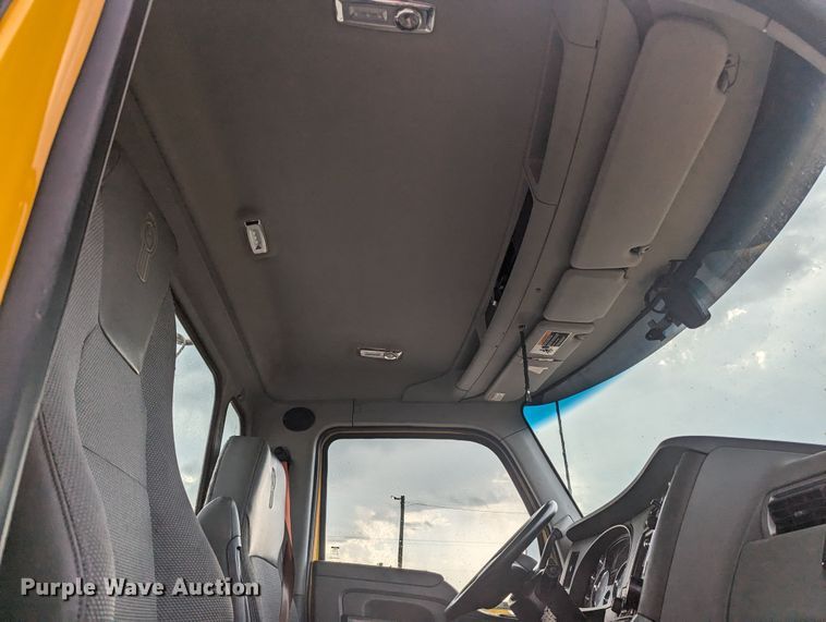 image for item MY9446 2019 Kenworth T680  semi truck