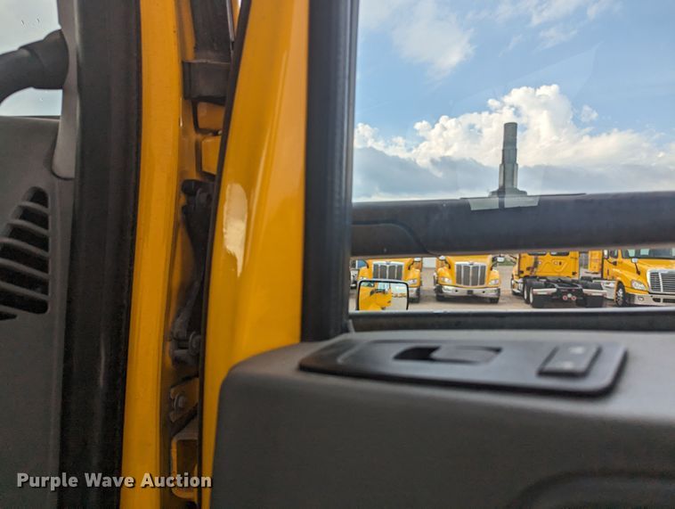 image for item MY9446 2019 Kenworth T680  semi truck