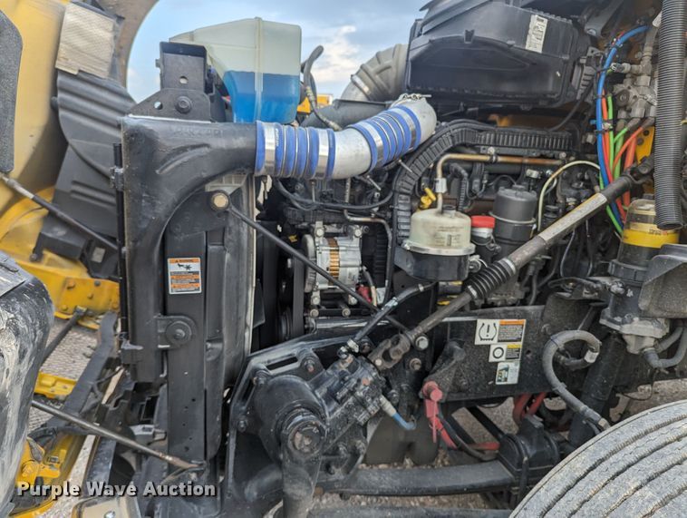 image for item MY9446 2019 Kenworth T680  semi truck