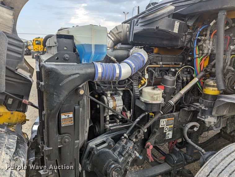 image for item MY9446 2019 Kenworth T680  semi truck