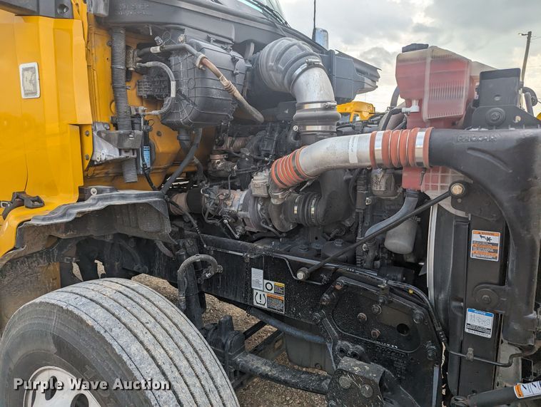 image for item MY9446 2019 Kenworth T680  semi truck