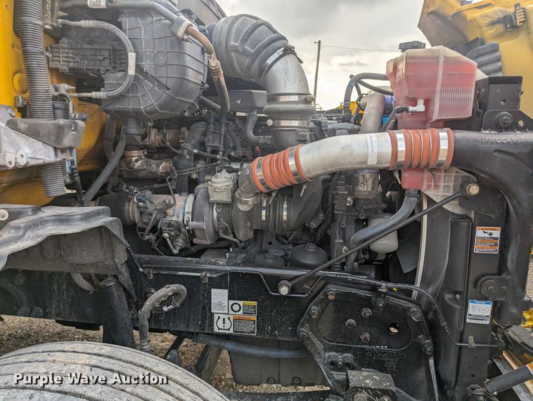 image for item MY9446 2019 Kenworth T680  semi truck