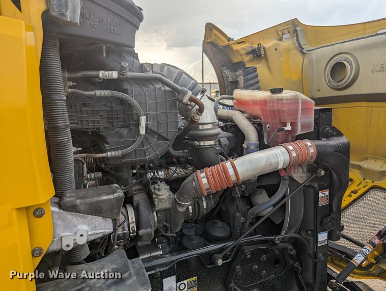 image for item MY9446 2019 Kenworth T680  semi truck