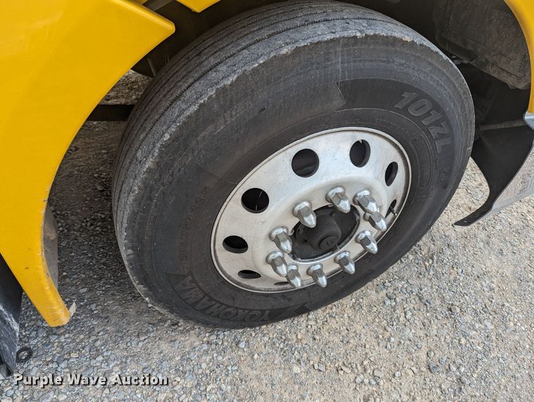 image for item MY9446 2019 Kenworth T680  semi truck