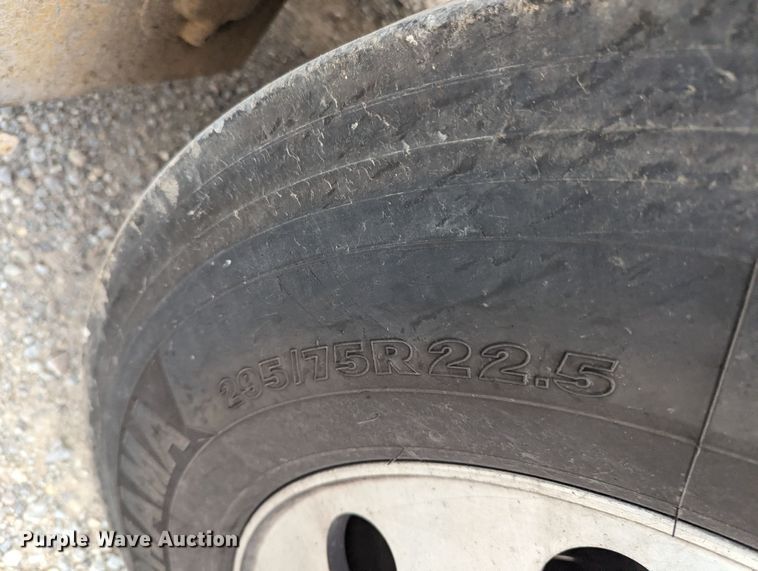 image for item MY9446 2019 Kenworth T680  semi truck