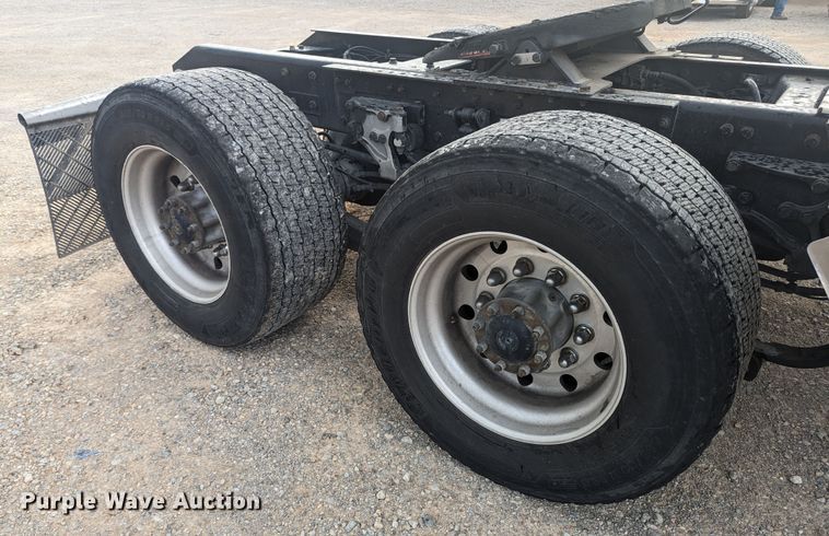 image for item MY9446 2019 Kenworth T680  semi truck